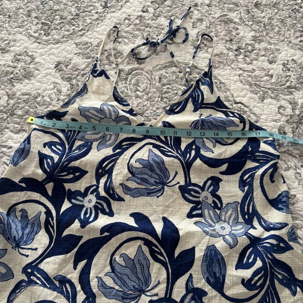 H&M Blue and White Floral Maxi Dress. Size Medium - Picture 10 of 10